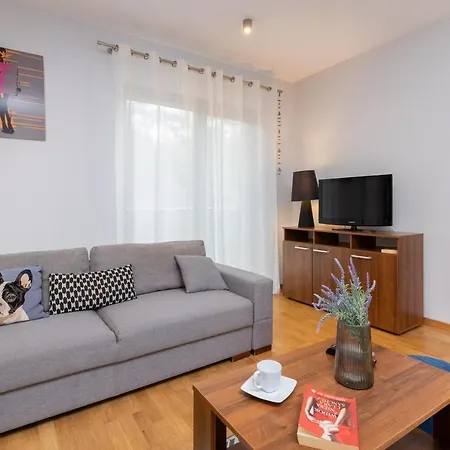 4 Pory Roku By Renters Apartment *