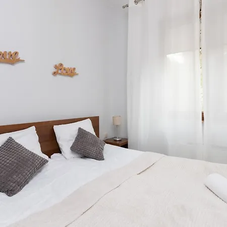 4 Pory Roku By Renters Apartment *