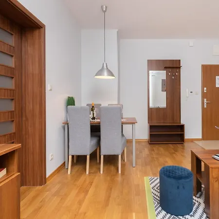 4 Pory Roku By Renters *