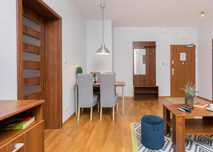 4 Pory Roku By Renters *